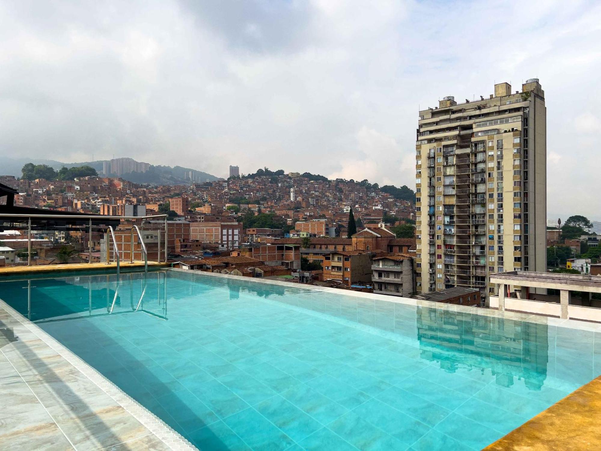 Apartahotel Medellín Zewnętrze zdjęcie
