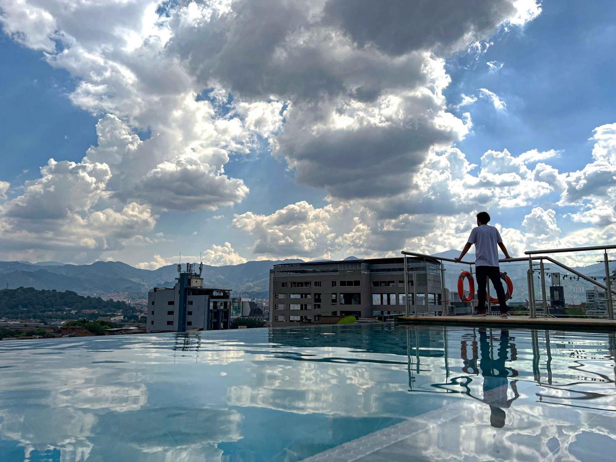 Apartahotel Medellín Zewnętrze zdjęcie